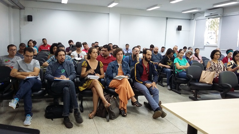 Coordenadores dos 42 cursos técnicos integrados ao Ensino Médio dos 14 câmpus do IFG e professores eleitos por colegiados participaram da reunião